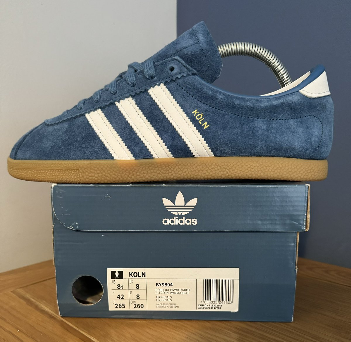 kodger73's tweet photo. 💥💥💥💥FOR SALE💥💥💥💥

adidas Köln

Size 8

BNIBWT

Was looking to get back what I paid but I know the market ain’t what it was. So looking at £155 TYD (PayPal friends &amp; family)

Retweets much appreciated lads n lasses. Cheers 👍🏼 https://t.co/HD4U6bDQ87