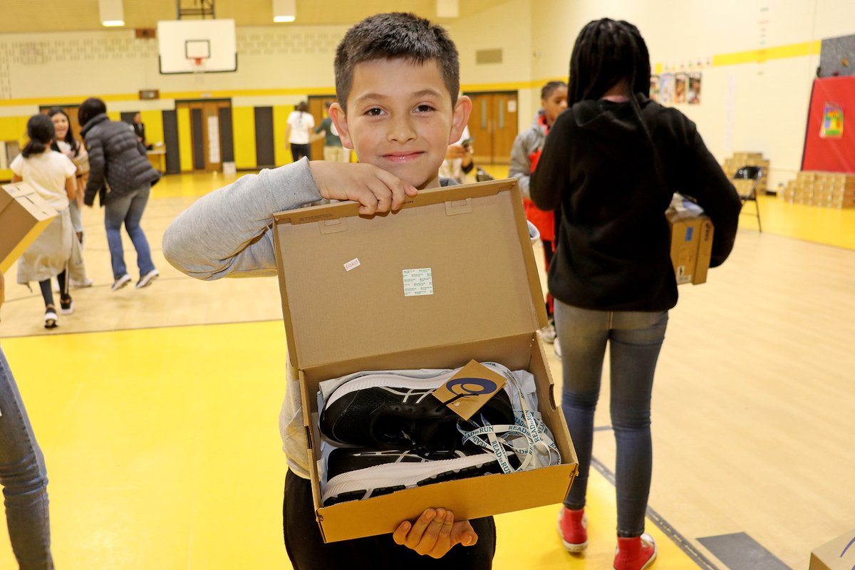 oneccps's tweet photo. By reading “J.D. and the Hair Show Showdown,” Chalkley Elementary fifth graders earned new shoes through a program called Read to Run. On Dec. 1, Curtis &amp; Co. management consulting company in partnership with nonprofit Shood put smiles on faces by putting shoes on feet. #OneCCPS https://t.co/XDpMgKO6Sp