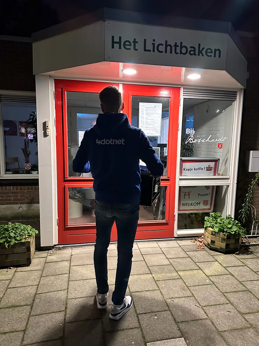 4Dotnet's tweet photo. @DotNetFriday zit er erop, maar we hebben altijd eten over. In plaats van weggooien, brengen we het naar het @Legerdesheils in Nieuwegein. Morgen genieten mensen die het nodig van een warme maaltijd met spareribs, saté, hamburgers en salades. #4Dotnet https://t.co/62LNkP3mTl