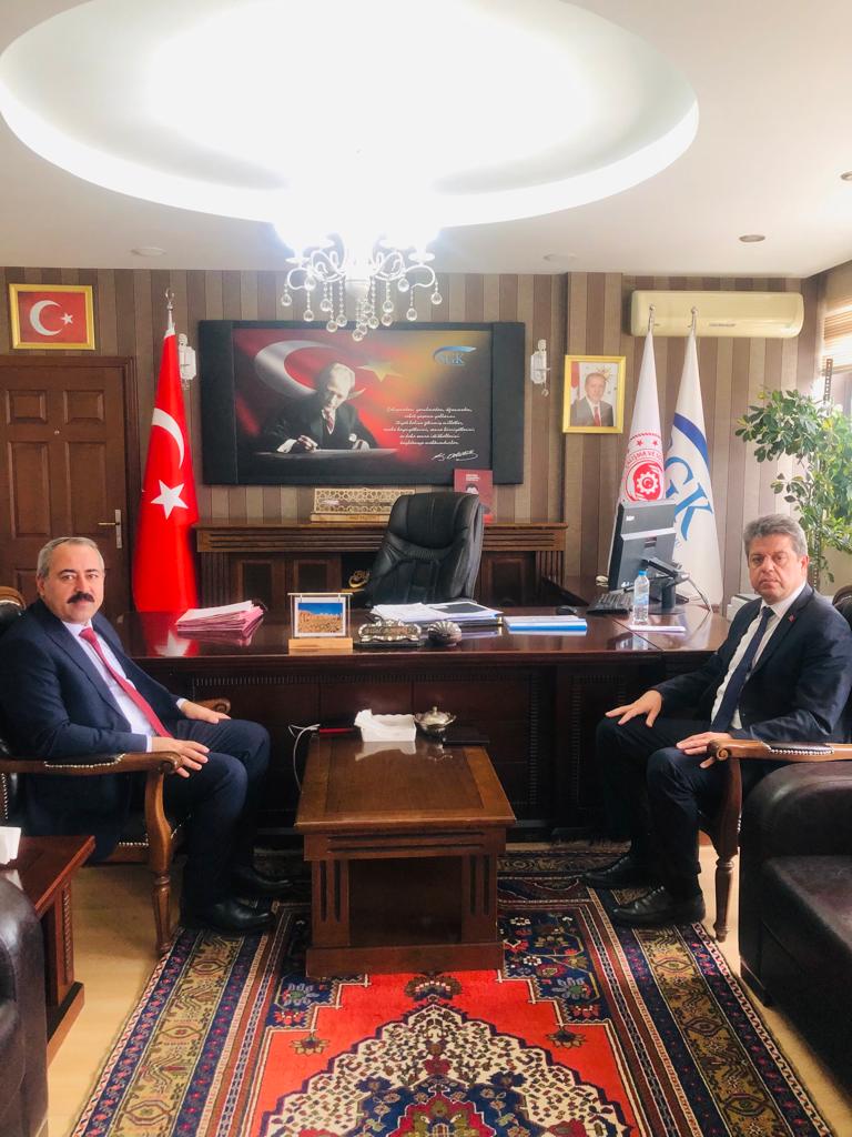 aksaraysgim's tweet photo. Ankara'ya tayin olan Aksaray Ticaret İl Müdürümüz Sayın İsmail SEVİM, veda ziyaretleri kapsamında İl Müdürümüz Sayın Bilal AKGÜN'ü (@bakgunsgk) makamında ziyaret etmiştir.
Nazik ziyaretleri için kendilerine teşekkür eder, üstlenecekleri yeni vazifelerinde muvaffakiyetler dileriz. https://t.co/TFCic8cAbr