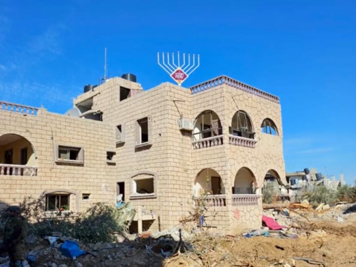 muhammadshehad2's tweet photo. Israeli soldiers are now openly taking over homes in Gaza &amp; declaring it theirs! The owners are either dead or forcefully displaced to the South. https://t.co/OKXY0BEvpc