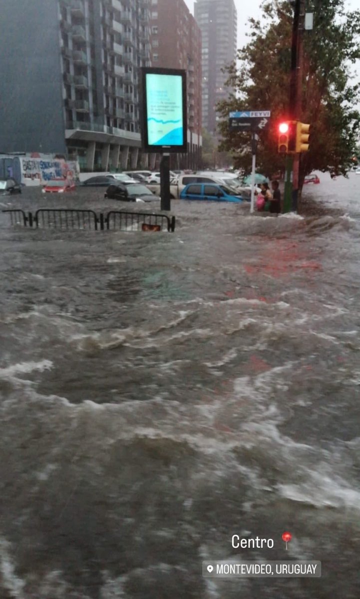 Kevinmilessi's tweet photo. Viene siendo absolutamente exitoso el proyecto de Carol para transformar Montevideo en una Venecia… ⁦@ https://t.co/Feu8cyENXz