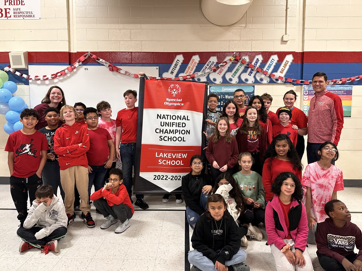 D54schools's tweet photo. Congratulations @AddamsCrusaders &amp; @Lakeview54
for sustaining a commitment to inclusion, collaboration, engagement &amp; respect. D54 is now home to FOUR @SONorthAmerica National Unified Champion Banner Schools. TY @amazon for donating $75k to @SO_Illinois in honor of their work! https://t.co/bQ1jPhQ8Mf