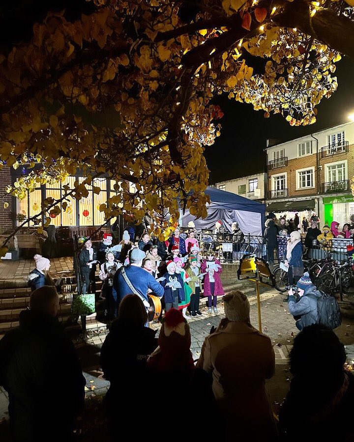 Our incredible choir performing at the Crowthorne late night shopping event. So proud ❤️
