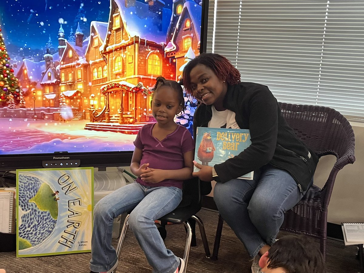MrsSharonsClass's tweet photo. Thank you for coming to read to us today! https://t.co/ELfa97II4o