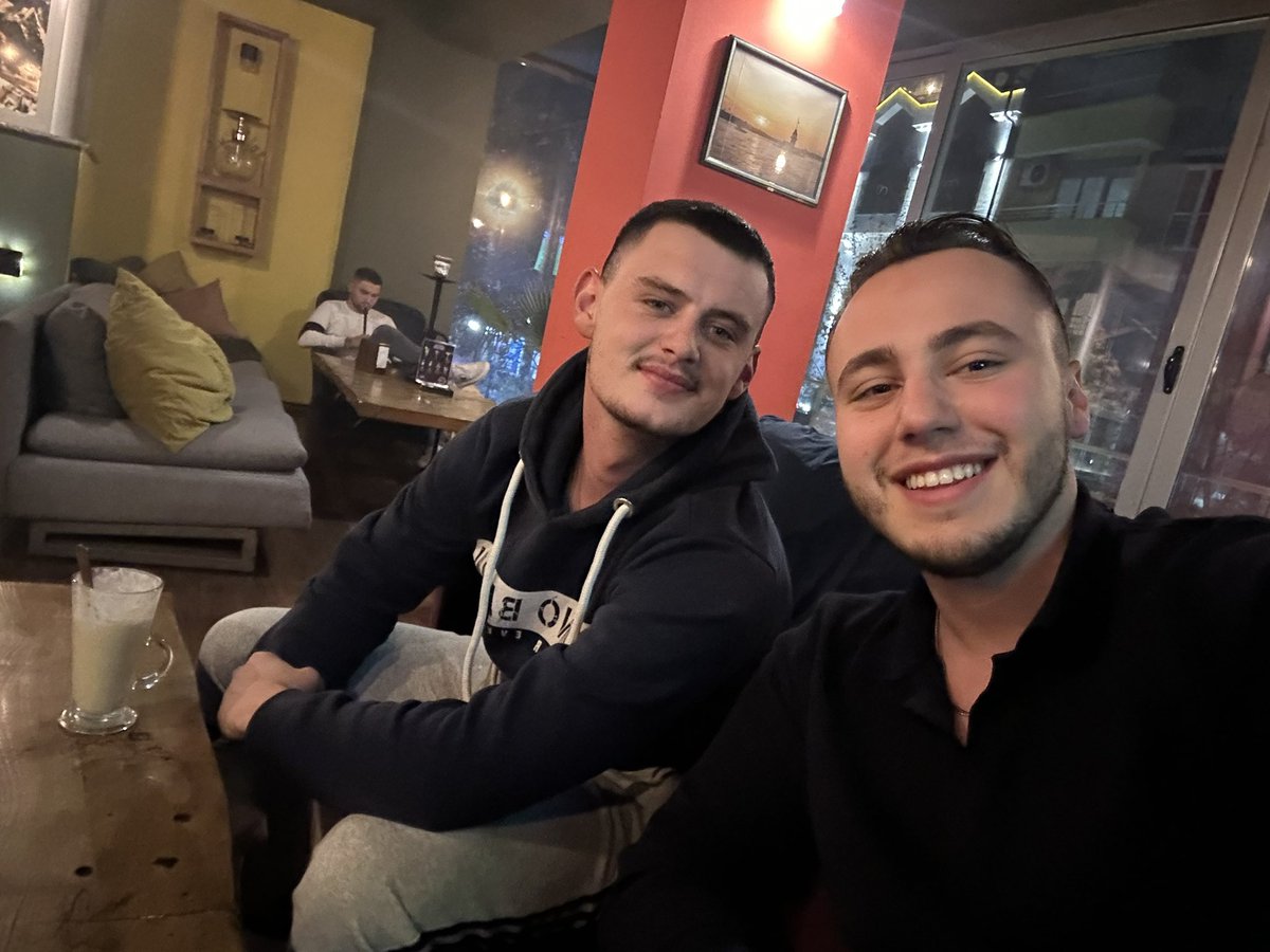 BabaaaKevvv's tweet photo. Neve te trashet de dopsoemi a juve budallat cde boni? 🇦🇱
Nie debelite ke osllabime , a vie budalite so ke prajte?🇲🇰
Biz semizler zayiflaçiz a siz budallar ne yapaçasinis?🇹🇷
We fat people will lose weight, you fools, what are you going to do?🇬🇧 https://t.co/1v2Ih2nv2f