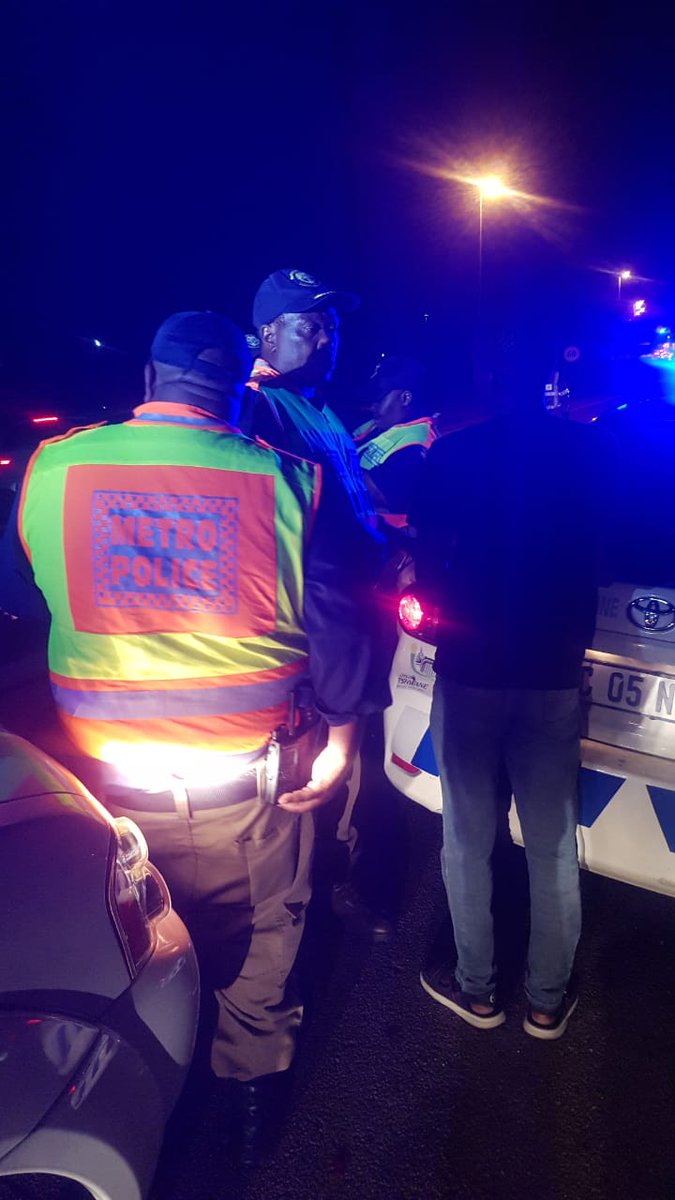 CityTshwane's tweet photo. No more tjotjo this December. Motorist arrested for bribery at roadblock near Hammanskraal.@TMPDSafety @Selbybok https://t.co/2eKUxnXBvc