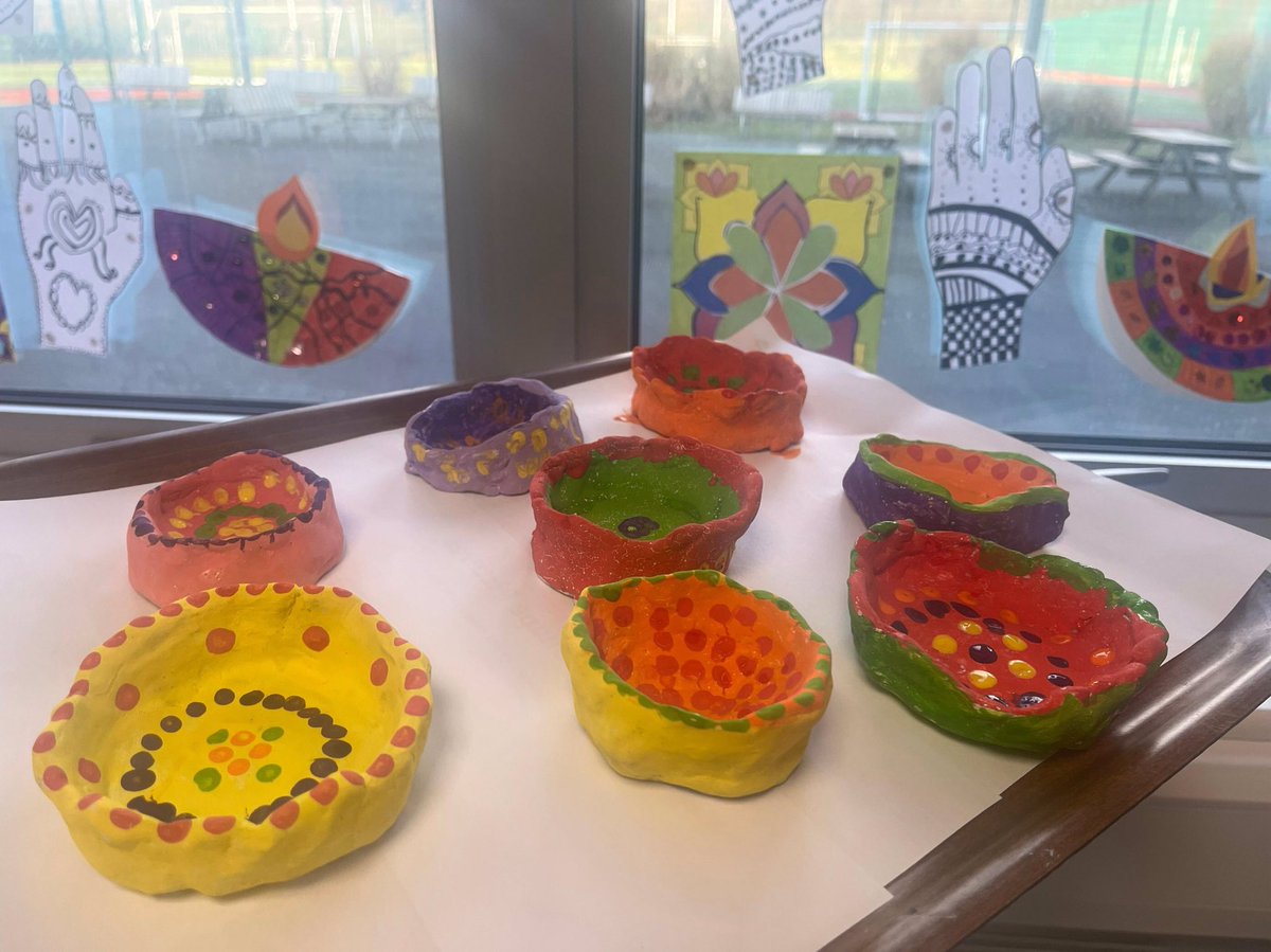 islwynsrb's tweet photo. Nedd found time to study different religious events this week. We completed our diya lamps,decorating them using paint before making some Diwali chocolate and creating Menhdi hand designs, making our own colour choices. #studyinghumanities #whatdoothersbelieve https://t.co/0KtaVicyMk