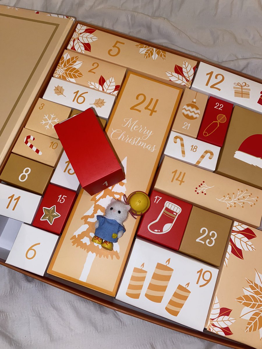 wkd_witch0's tweet photo. My boyfriend made me an advent calendar full of little bits because I love little bits I’m gonna cryyyy😭😭 Day 1 is this little guy https://t.co/iQuTVAuSmC