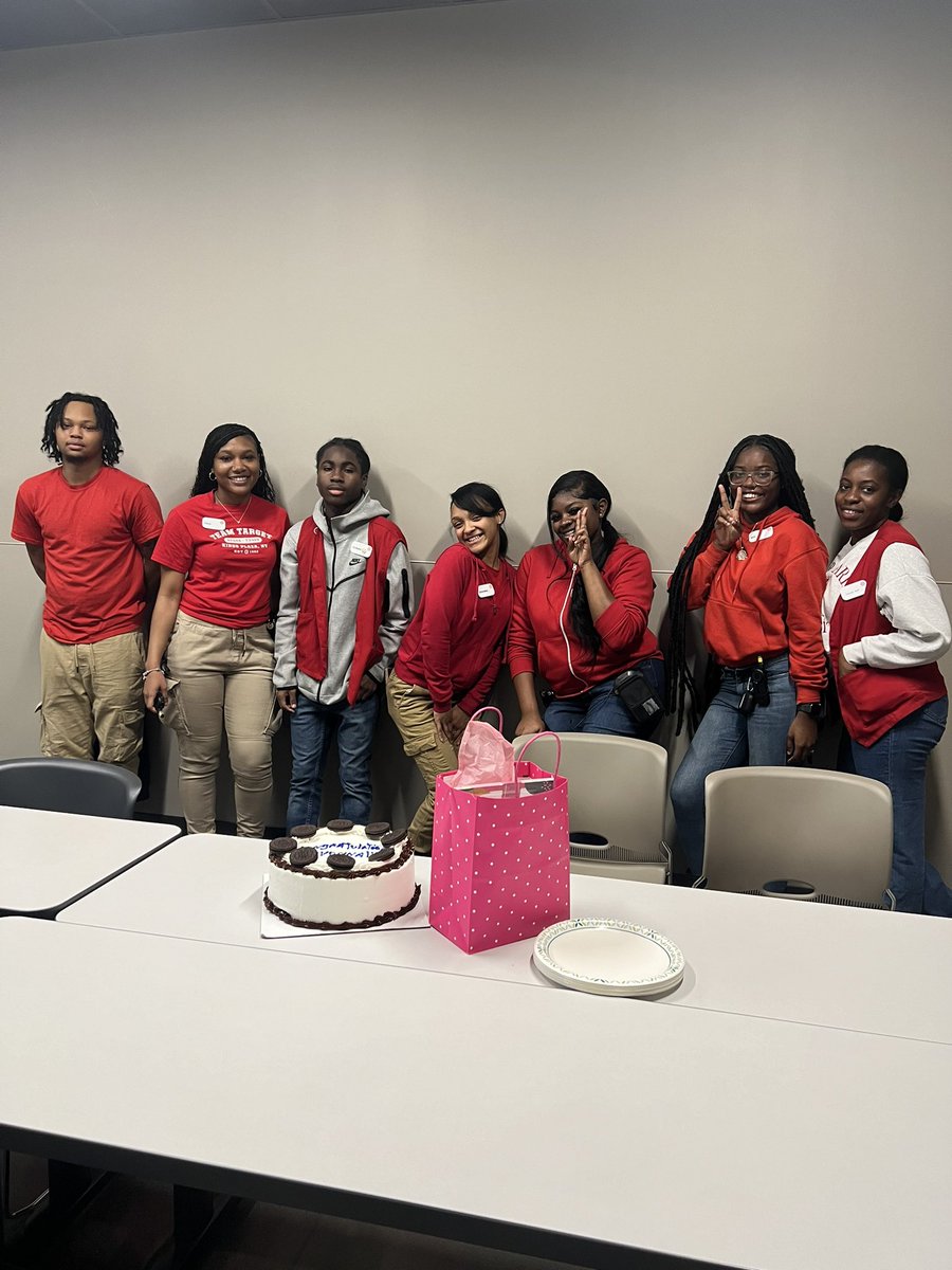 JMelissaaaa's tweet photo. Devonna 🫶🏻 From 1849 to 3429 ✨ Thank you for always trusting me and holding it down! I will miss you so much! So incredibly proud of you, can’t wait to watch you flourish! Congratulations you got this! 🤞🏼🥳 @WickhamKezia @AshelyDubose @MelodyPellot https://t.co/DIKeclXXQA