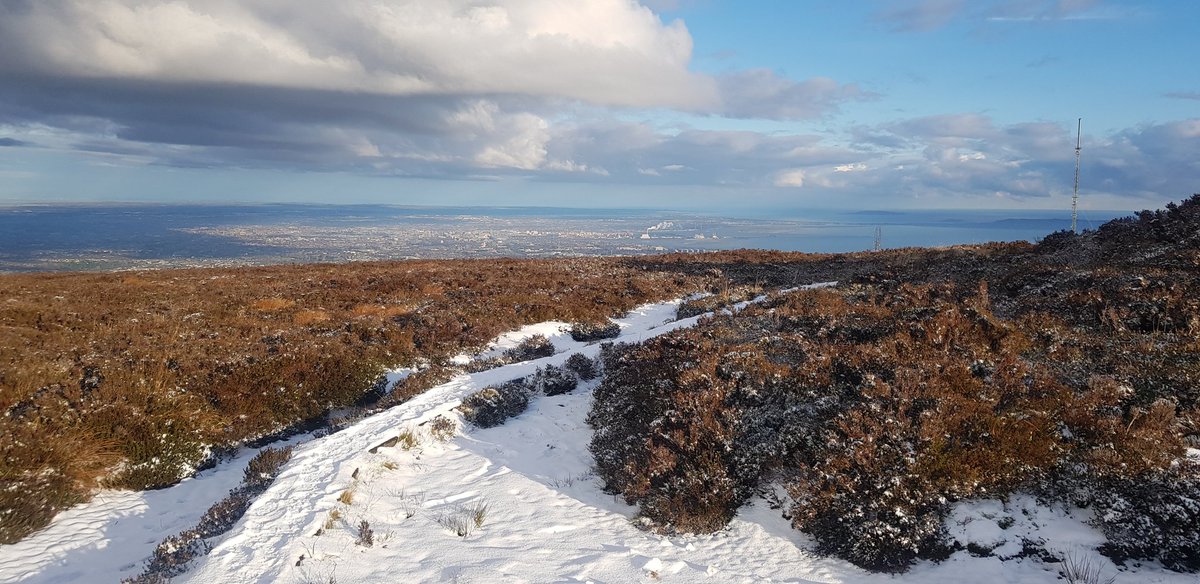 COCearbhaill's tweet photo. Binn Dhá Charraig go moch ar maidin. 
'Céard é an áit dhorcha sin?'
'Sin Co. Chill Dara agus Co. na Mí.  Ná téigh ansin riamh' https://t.co/8iwCqgkYWO