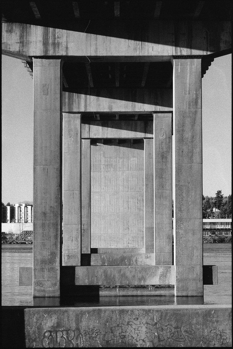 krishooperphoto's tweet photo. Concrete and light

#NikonFM2 #IlfordHP5 #BlackAndWhite #FilmPhotography #StreetPhotography #BelieveInFilm #Vancouver #Vanspc #HomeDeveloping https://t.co/EwBjwNgfun