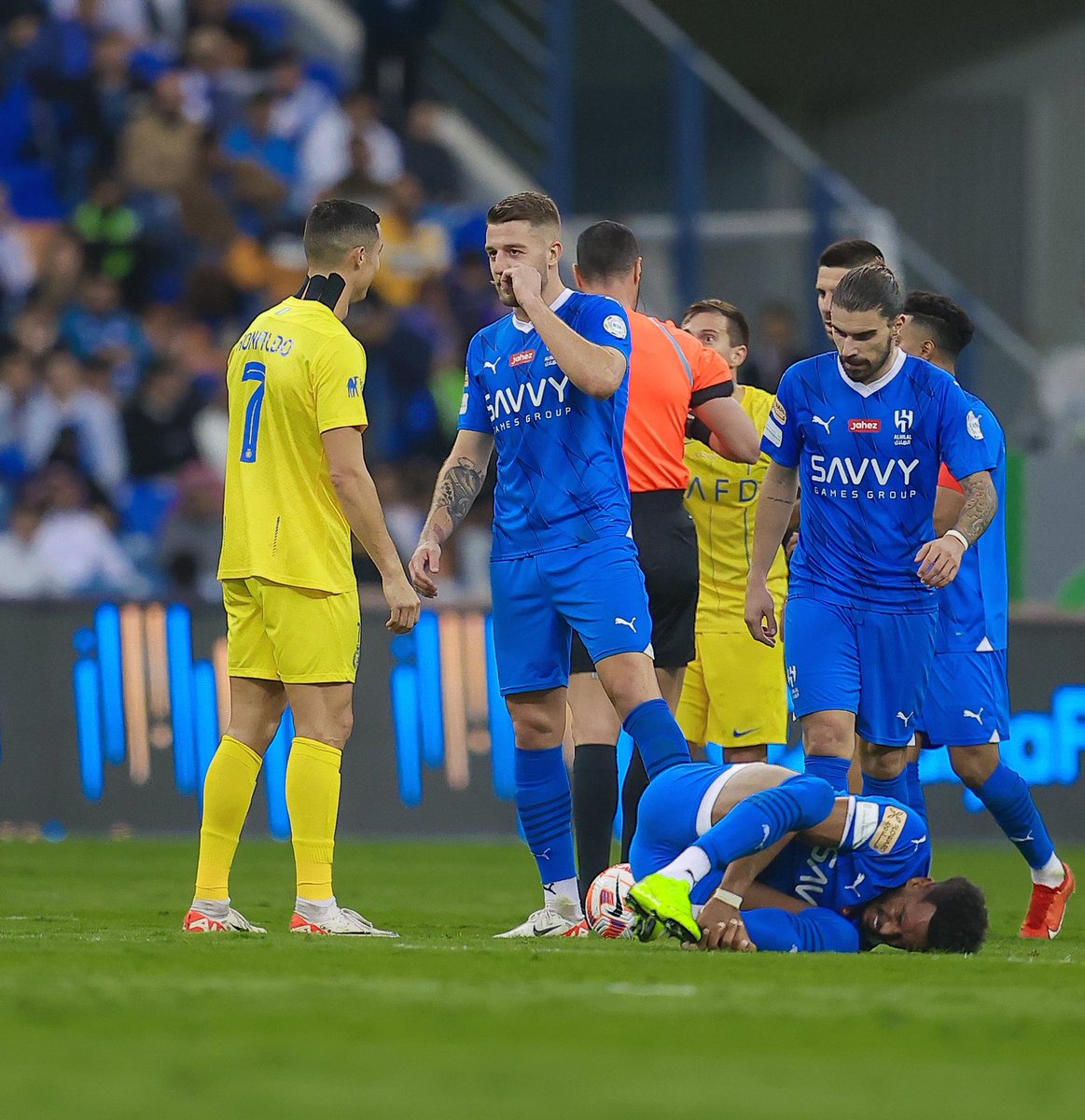 أبو العطا و أبو المراجل و أبو تمّ
و أبو الفخر و أبو متى ما بغيته 💙