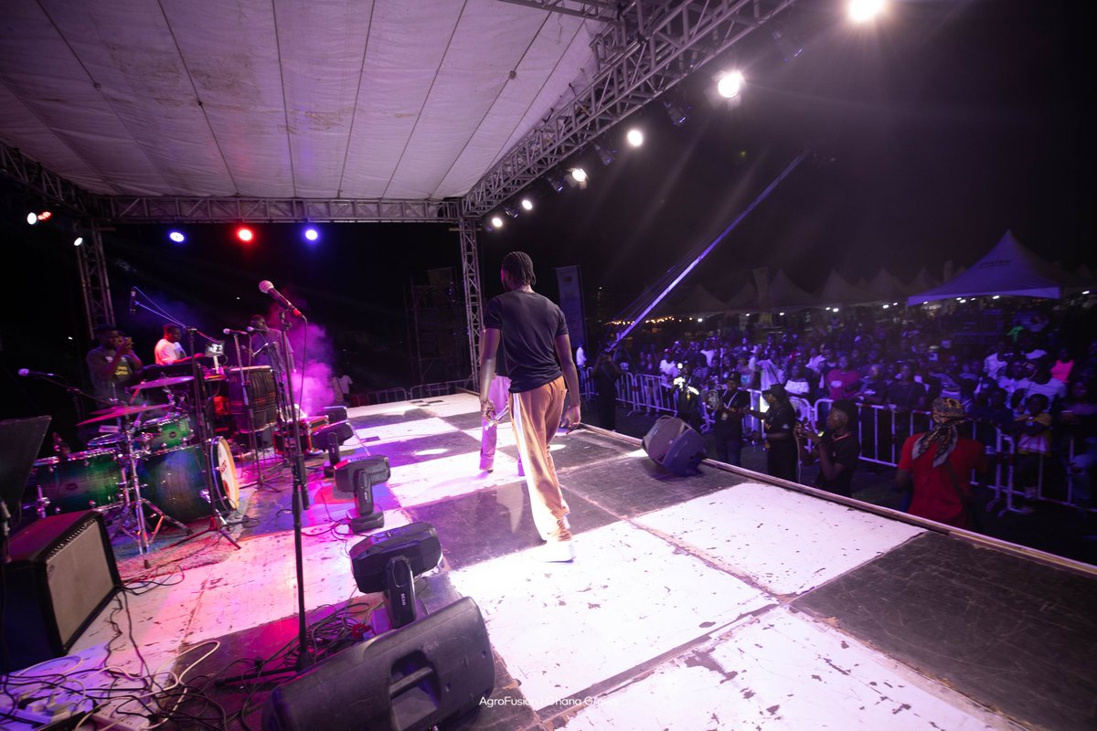 GhanaGrows's tweet photo. The stage is lit, the crowd is charged, the vibe is crazzyyyy out here.
AgroFusion 🔥🔥🔥is the new vibe
#agrofusion #springboardroadshow #ghanagrows #agriculture #festival #decemberparty https://t.co/qTK5po9sXc