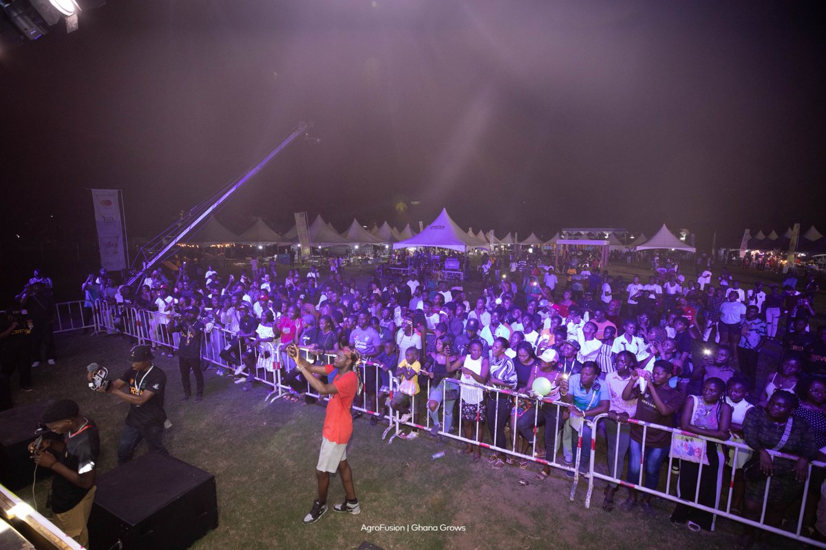 GhanaGrows's tweet photo. The stage is lit, the crowd is charged, the vibe is crazzyyyy out here.
AgroFusion 🔥🔥🔥is the new vibe
#agrofusion #springboardroadshow #ghanagrows #agriculture #festival #decemberparty https://t.co/qTK5po9sXc