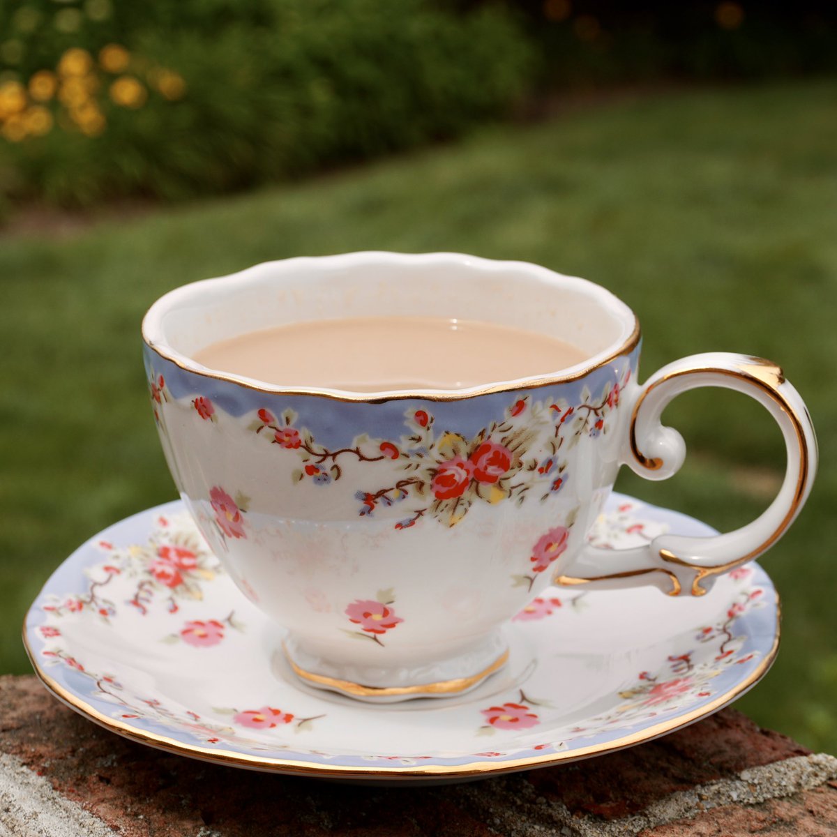 BigGoodThings's tweet photo. I wholeheartedly recommend drinking your preferred morning beverage out of something beautiful.

#Coffee #Joy https://t.co/CAnp9Kwleo