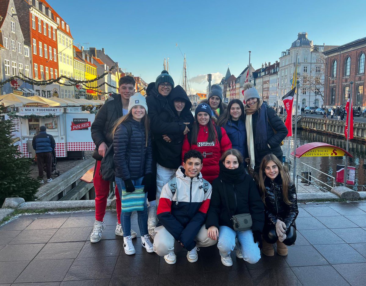 InsXammar's tweet photo. Avui, últim dia del viatge a Ostbirk, Horsens (Dinamarca) per compartir amb els nostres companys d’#ErasmusPlus costums de cada país i  pensar com millorar la sostenibilitat del nostre planeta. https://t.co/XORgQ2gGI7