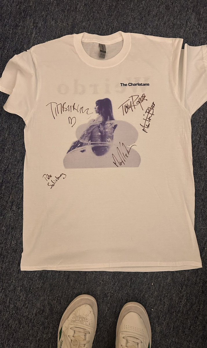 Retweet for a chance to win 🙌 A Weirdo T shirt - as signed by @thecharlatans Winner picked at random after our tour (10am on Monday December 11th) Gooood luck y’all