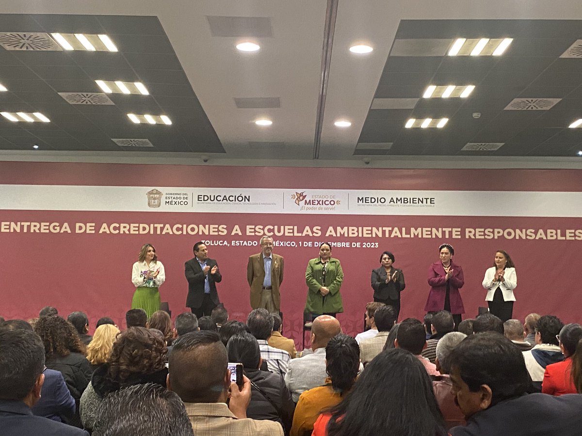 krisalidaV's tweet photo. Epo 182 de Tianguistenco, en la entrega de acreditación de escuelas ambientalmente responsables, programa PAEAR en el cual se realizaron acciones escolares en pro del ambiente, para  integrar una cultura de desarrollo sostenible. https://t.co/3fXa19AsUq