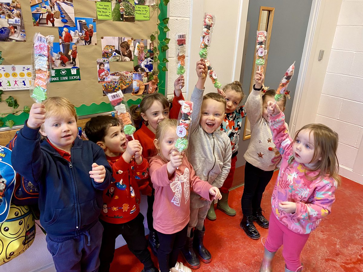 GorebridgeEarly's tweet photo. @GorebridgePS Same posing at the nursery 🤣🧑🏻‍🎄 https://t.co/EfAP4YnGRI
