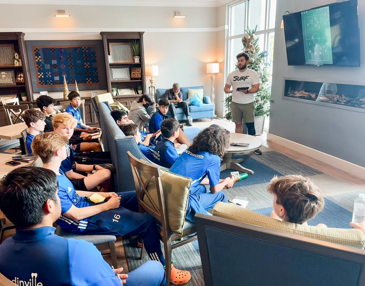 B09 Elite taking advantage of their down time with a film analysis session #EANWS23