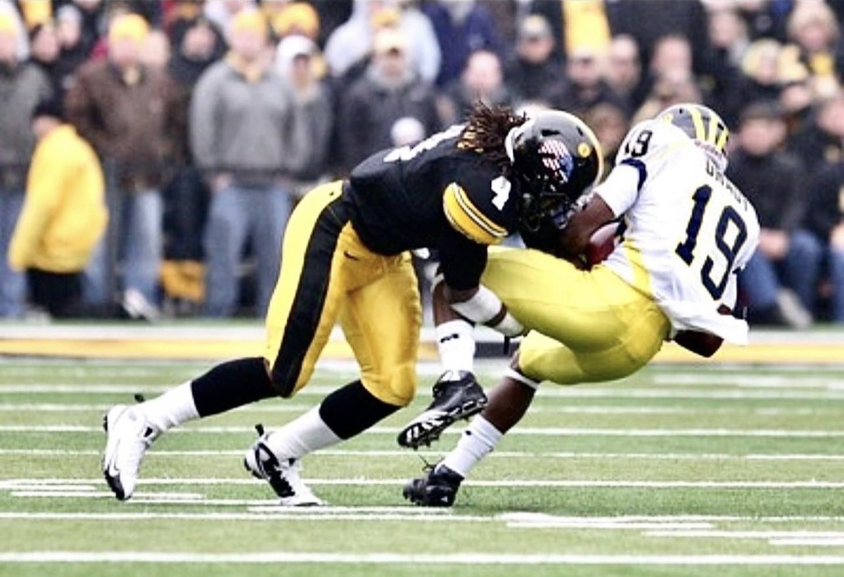 JBernstine's tweet photo. Hawks Vs Wolverines😤🖤 
Often when asked about football I say “I used to tackle people”…. 
I had 15 tackles vs. Michigan back in the day👴🏾 
No backpedaling, straight HUNTING.😤
#Flashback #GroundUpSportsPerformance #GUuup #TackleClinicComingSoon #FootballMode https://t.co/VidUfRd6Tw