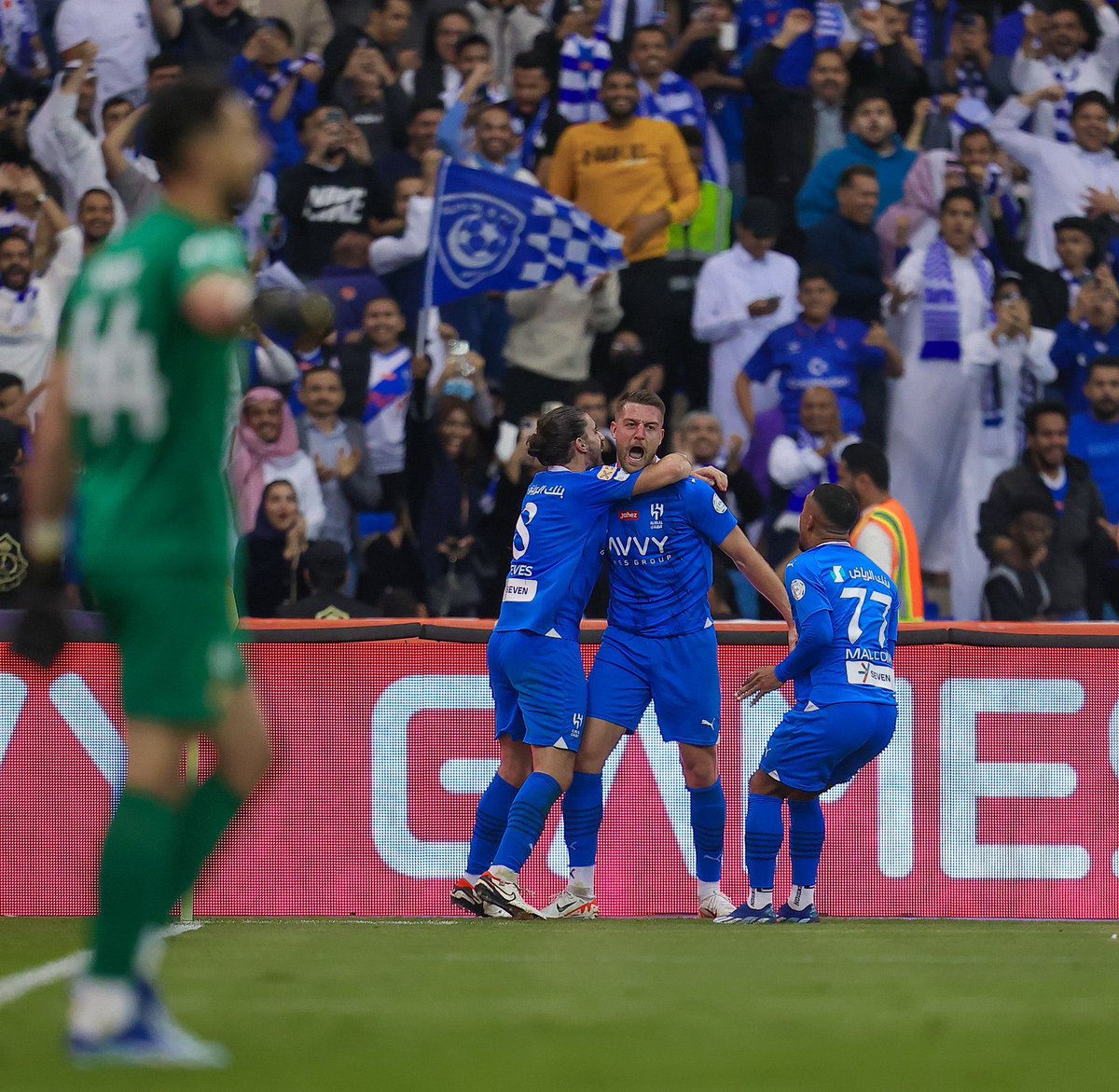 MnbrAlhilal's tweet photo. بشعاره ..
بتاريخه ..
بنجومه ..
بإنجازاته ..

دائمًا فارق 💙 https://t.co/Kf9GWZn3pf