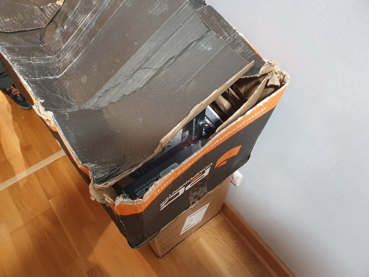 sacroirkaia's tweet photo. VERGONZOSO
Caja mojada, rota y abierta
Pedido incompleto
@pccomponentes 
@GLS_Spain https://t.co/cgxZIINZJf