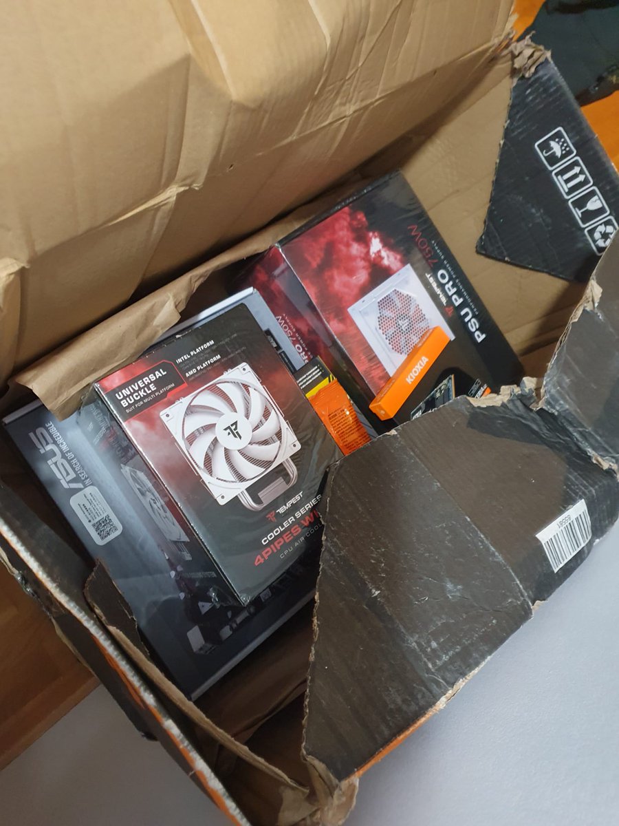 sacroirkaia's tweet photo. VERGONZOSO
Caja mojada, rota y abierta
Pedido incompleto
@pccomponentes 
@GLS_Spain https://t.co/cgxZIINZJf