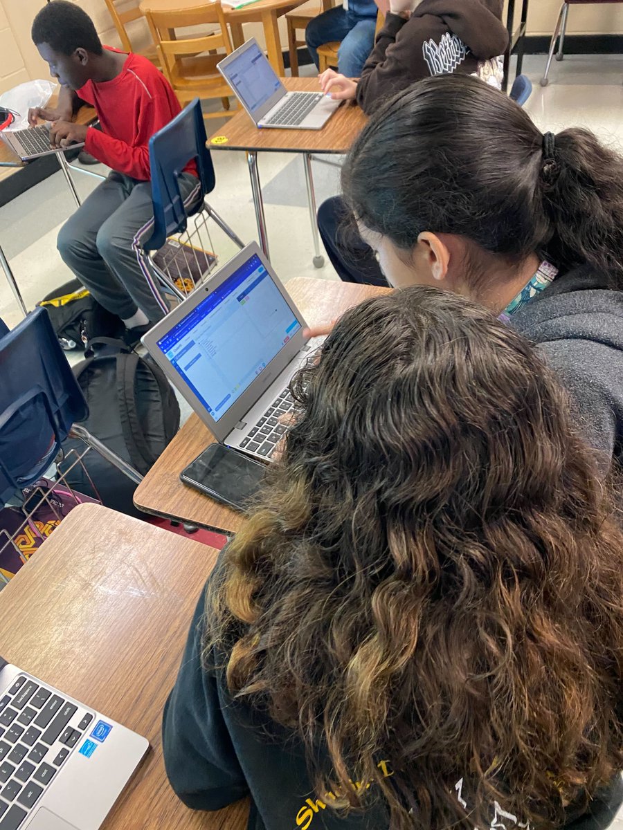 The 6th grade technology applications class at @driscollneisd learned about careers in #cs and got to practice their coding skills with a Tracy #HourofCode! The CodeHS team had a great time answering your questions and helping you all create your own bubble letter! #CSEdWeek2023