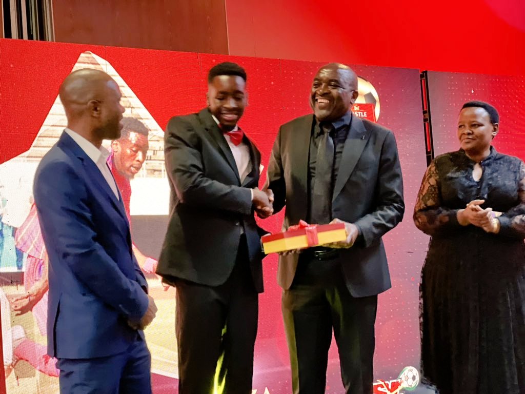 HerentalsFc's tweet photo. Fans Choice Award Winner: Tinotenda Benza (Herentals FC welldone Zini #mustudentmubvamburi
Soccer Star of the Year:  Qadr Amini (Ngezi Platinum FC)
First Runner Up: Donald Mudadi (Dynamos FC)
Second Runner Up: Obriel Chirinda (Bulawayo Chiefs FC) https://t.co/cahJhpYbnJ