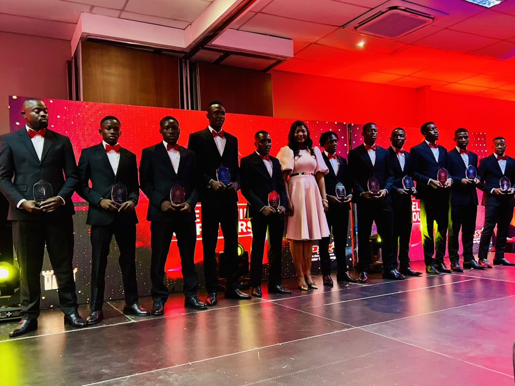 HerentalsFc's tweet photo. Fans Choice Award Winner: Tinotenda Benza (Herentals FC welldone Zini #mustudentmubvamburi
Soccer Star of the Year:  Qadr Amini (Ngezi Platinum FC)
First Runner Up: Donald Mudadi (Dynamos FC)
Second Runner Up: Obriel Chirinda (Bulawayo Chiefs FC) https://t.co/cahJhpYbnJ