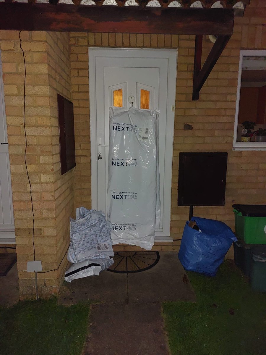 Edelweiss3391's tweet photo. @EvriCouriers1 @nextofficial  Unbelievable. #Liars photographed it in the recycling and then moved it here in full view. I found it at 830pm that night. https://t.co/O6vBpC4Wbl