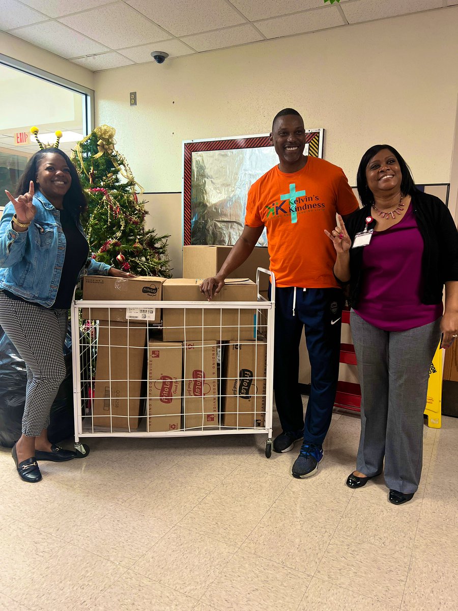 HighPointe_CHISD (@chisdhighpointe) on Twitter photo We love our community partners. Thank you <a href="/kelvinskindness/">kelvin's kindness</a> for your generous donations to our school community! <a href="/coletha_johnson/">Coletha Johnson, Ph.D.</a> <a href="/mrsb_griffin/">Brittani Griffin</a> We love our community partners. Thank you <a href="/kelvinskindness/">kelvin's kindness</a> for your generous donations to our school community! <a href="/coletha_johnson/">Coletha Johnson, Ph.D.</a> <a href="/mrsb_griffin/">Brittani Griffin</a>