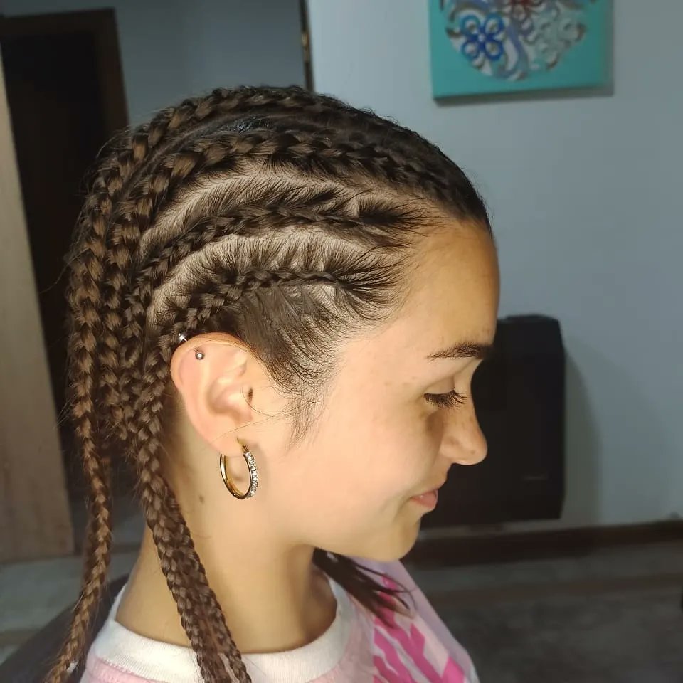Maaymezaa's tweet photo. Holaa gente de twitter!!
Nada paso a contarles que desde muy chica siempre me gusto hacerme trenzas solita y hacerle a gente que me rodea, hasta hoy que decidí largarme a hacer ya que he visto los caras que estan y nada, son super economicas y accesibles y voy a domicilio 🥰 https://t.co/3QCKc5BcqJ