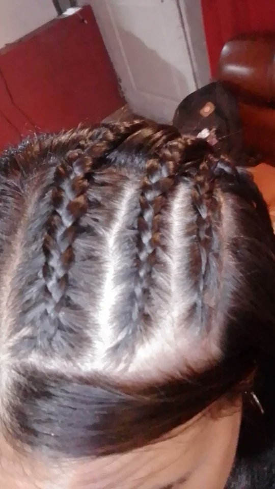 Holaa gente de twitter!!
Nada paso a contarles que desde muy chica siempre me gusto hacerme trenzas solita y hacerle a gente que me rodea, hasta hoy que decidí largarme a hacer ya que he visto los caras que estan y nada, son super economicas y accesibles y voy a domicilio 🥰