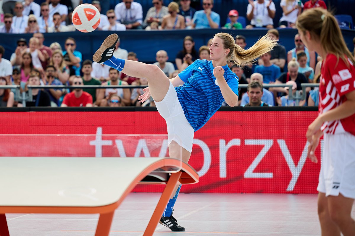olympijskytym's tweet photo. 🔥 Nejúspěšnější v historii! 🇨🇿 @TeqballCzech zažil v Bangkoku zatím nejpovedenější mistrovství světa…

💥 Ve všech kategoriích dokázali naši zástupci postoupit do play-off mezi nejlepších 16!

Nejlépe se pak u šikmého stolu vedlo smíšenému páru Lukáš Flaks a Gabriela Zachová. 💪🏻 Čtvrtý pár z letošních Evropských her v Krakově dokázal v Bangkoku vyhrát své osmifinále a umístit se v nejlepší světové osmičce na konečném 5.-8. místě!

🙌🏻 Jedná se tak o potvrzení kvalitní základny tohoto nového sportu u nás. Navíc v těžké mezinárodní konkurenci. 

Díky moc za skvělou reprezentaci! 👌🏻 Sledujte #teqball #olympijskytym #jedentym #hrdost