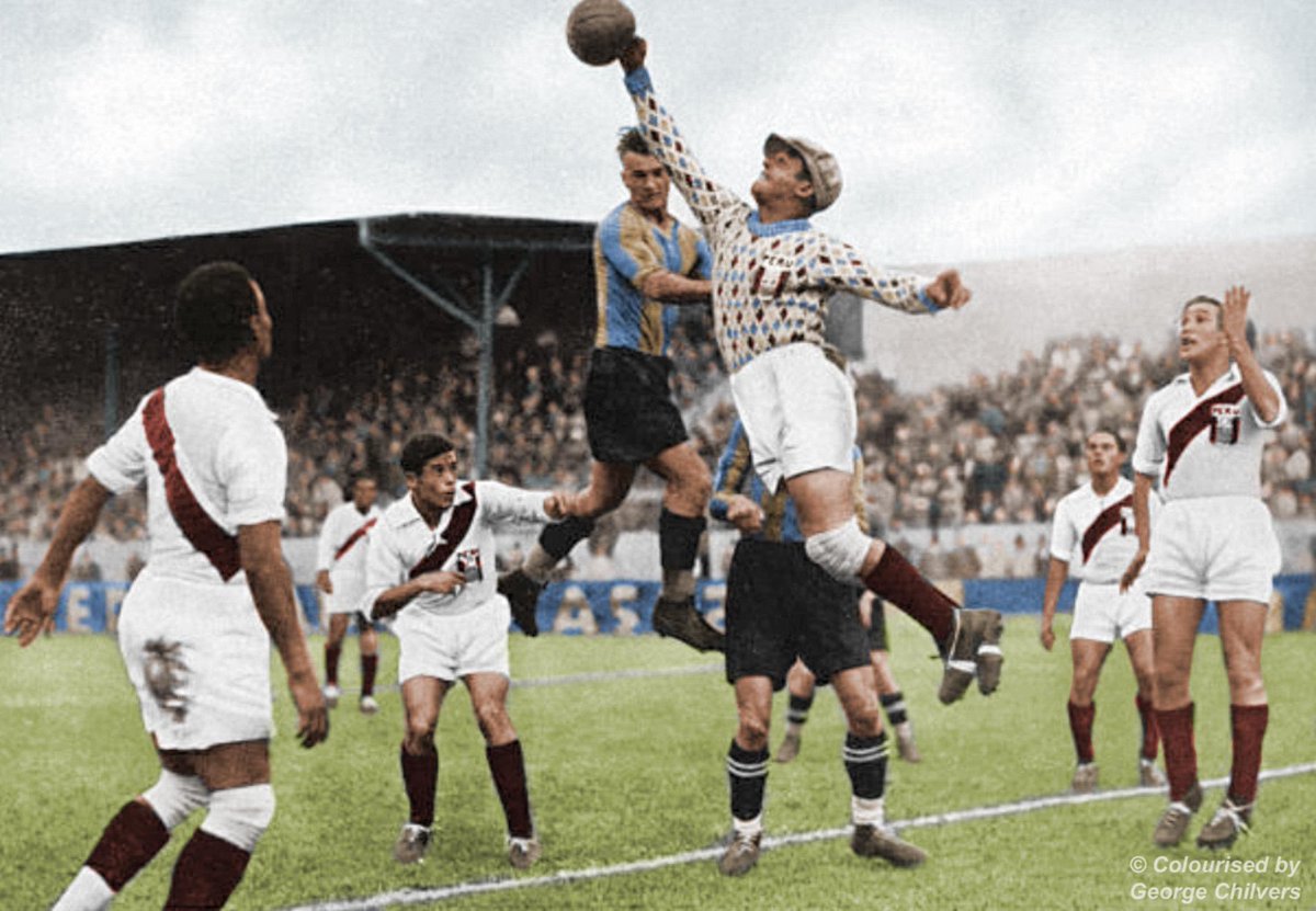 Football History in Colour🎨 Peru's 🇵🇪 Juan Valdivieso leaps for ball to stop an Austrian attack during his side's shock 4-2 victory at the 1936 Olympics. The result would be declared void after a fan, according to Nazi officials, entered the pitch in extra-time carrying a…