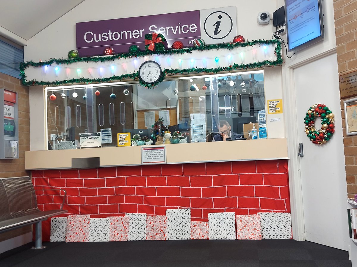 crazythainame's tweet image. Vline Nth Geelong getting into the swing of Christmas! Early start for a long day.... #AO2024 orientation, accreditation and uniform pick up after that, then wandering aimlessly for hours in the city before drinks with some peeps. #alreadytired #halp