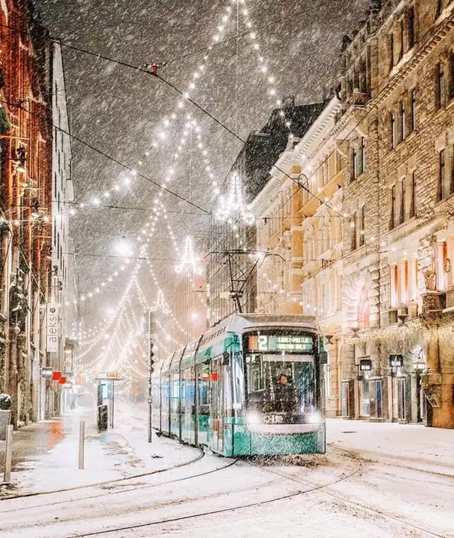 L515GP's tweet photo. Días de nieve en Helsinki. Finlandia. ❄️❄️❄️❄️
#Finlandia #winter #snow #helsinki #lights #decor #beautiful #beauty #Lovely https://t.co/akrQlTWoTp