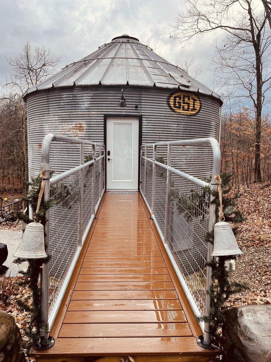 LodgeMahoning's tweet photo. ❄️🎄HOLIDAY SPECIAL❄️🎄
Starting today, Dec 1st,book two nights get the third night FREE! Choose from the Container, Grain Bin, or Cabin!
Bookings must be made directly through the link &amp; are only valid 12/1/23 to 1/7/24. Makes a perfect gift!🎁

https://t.co/6fUbOWaRiy https://t.co/Icp9mh2Vy4