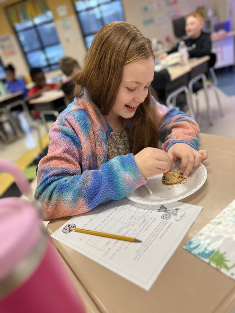 SmithCES4's tweet image. Cookie Erosion! Which tool will cause the greatest erosion? #science #rcschools #4thgrade @ChristianaES1