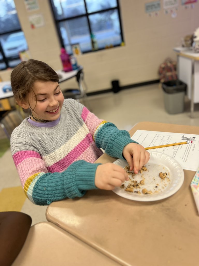 SmithCES4's tweet image. Cookie Erosion! Which tool will cause the greatest erosion? #science #rcschools #4thgrade @ChristianaES1