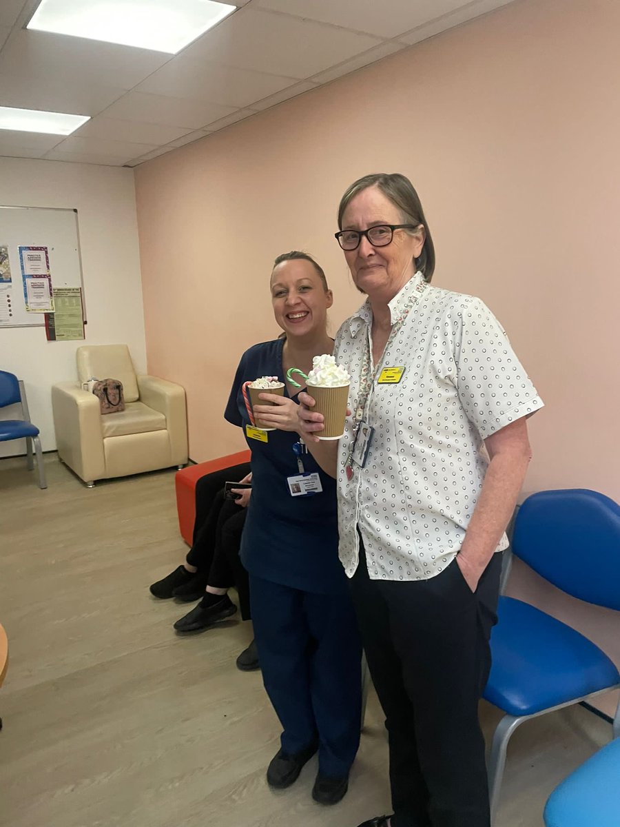 catmPEDMatron's tweet photo. 🎄🎄🎄 happy faces in UEC QEQM for our “hot chocolate on us” to launch the festive period and a small token of our appreciation for working hard day in and day out @EKHUFT @JoannaW96426921 @SarahHa88622902 https://t.co/UEwPefy7G7