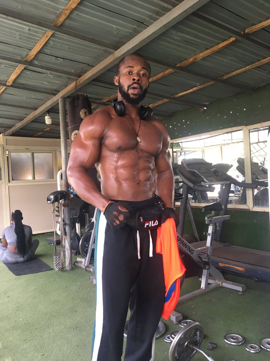 PrinceMayweath's tweet photo. Happy new month fam https://t.co/7747EotMfw