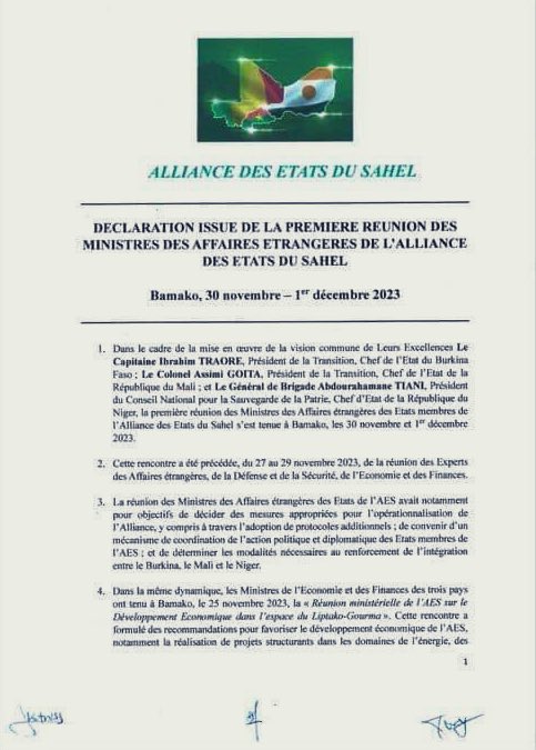 Nath_Yamb's tweet photo. La confédération du Liptako Gourma en cours de téléchargement… What a time to be alive! 🇲🇱🇧🇫🇳🇪 https://t.co/mHSlQSFTeO
