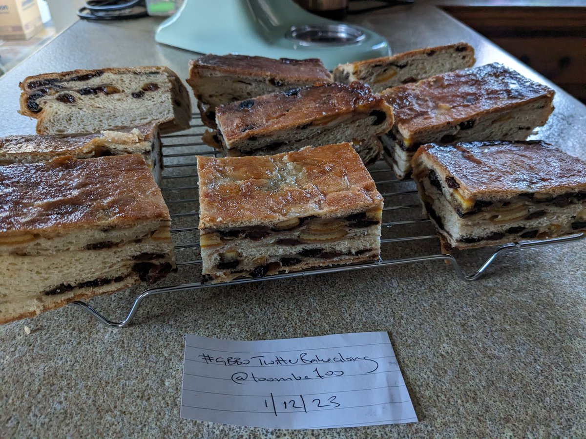 That's all the technicals done! Would have been nice to finish with something more visually appealing but it tastes very nice 😋. 
#gbbotwitterbakealong
#gbbo #lardycake
<a href="/Rob_C_Allen/">Robert Allen</a> <a href="/marybethxx6/">❤️karen Mary Elizabeth❤️</a>