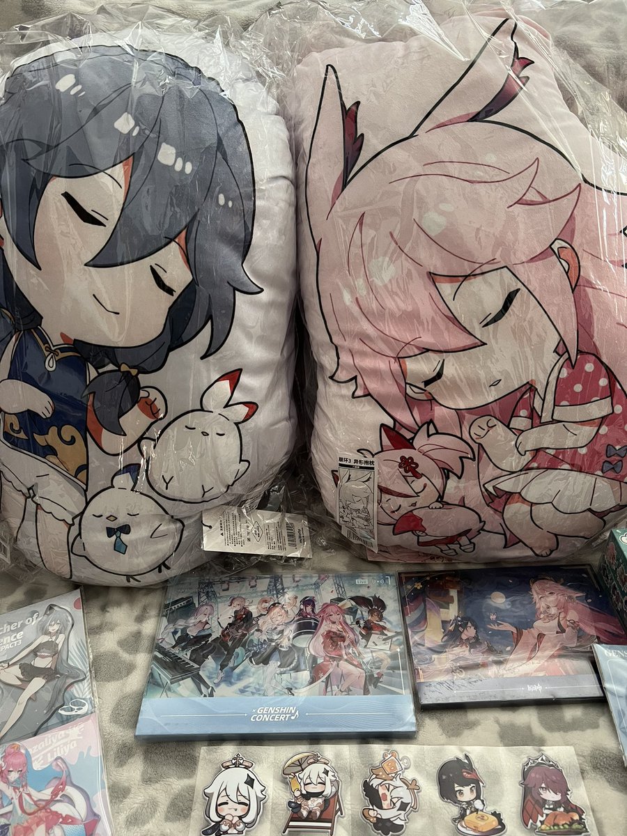 acerolamp's tweet photo. My haul from the #teyvatgoods and #honkaiimpact3rdtechlab pop ups! It was a lot of fun! 😊 https://t.co/3VGKxdhEJZ