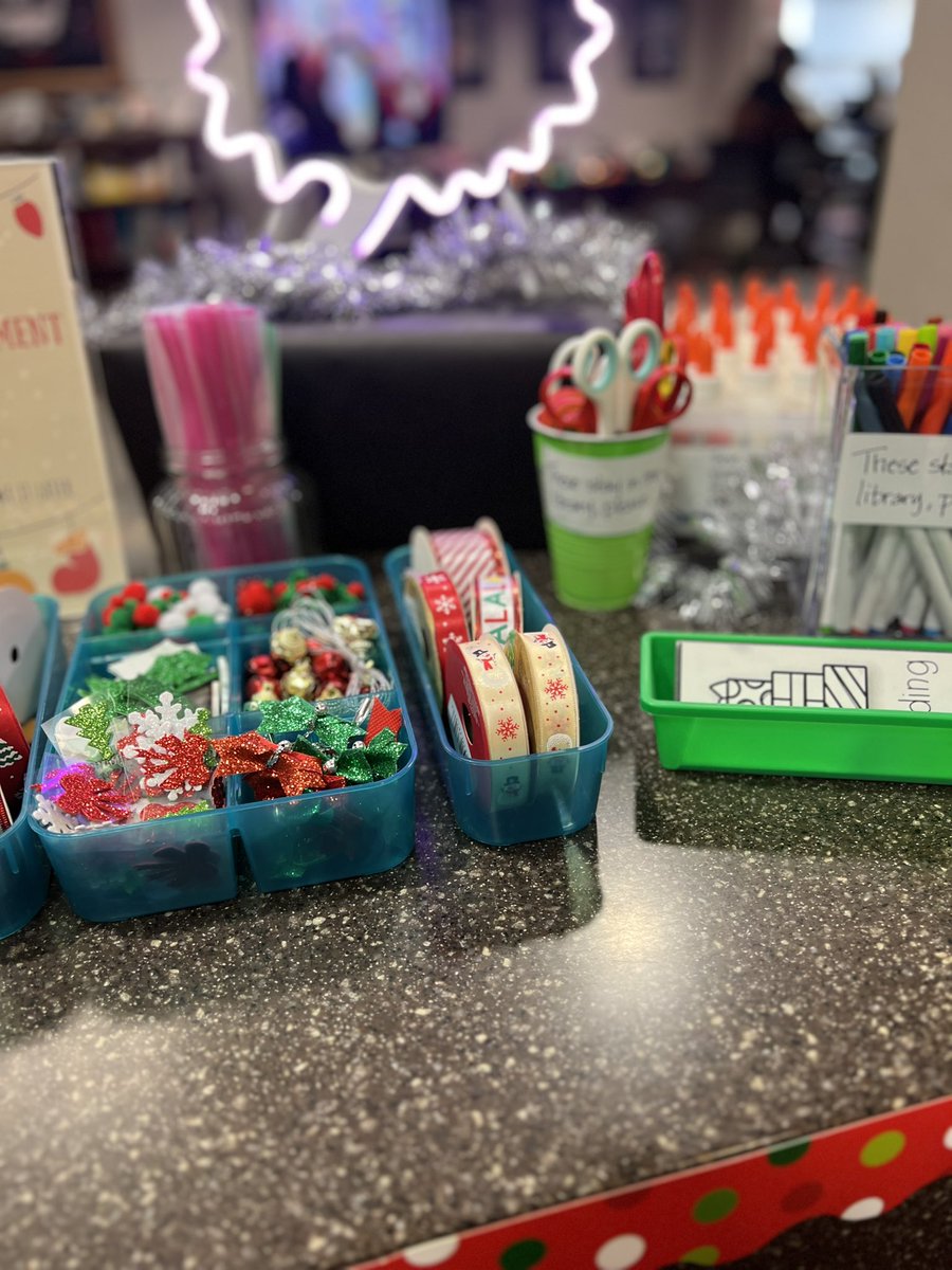 HHS_LMC's tweet photo. Visit the Take &amp; Make station in the HHS Library and create a Christmas ornament! https://t.co/dv5D314XcF
