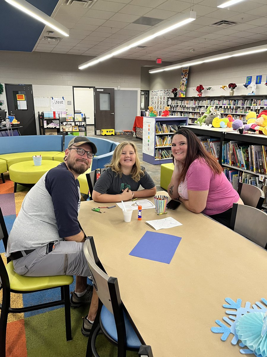 ☕️Breakfast Club- 4th &amp; 5th grade

Our most packed day yet! Thank you to all dragon families who came out to spend time with their child and helped them reflect on why they are grateful. 
Our FACE committee is grateful for the wonderful families and students at our school. ❤️